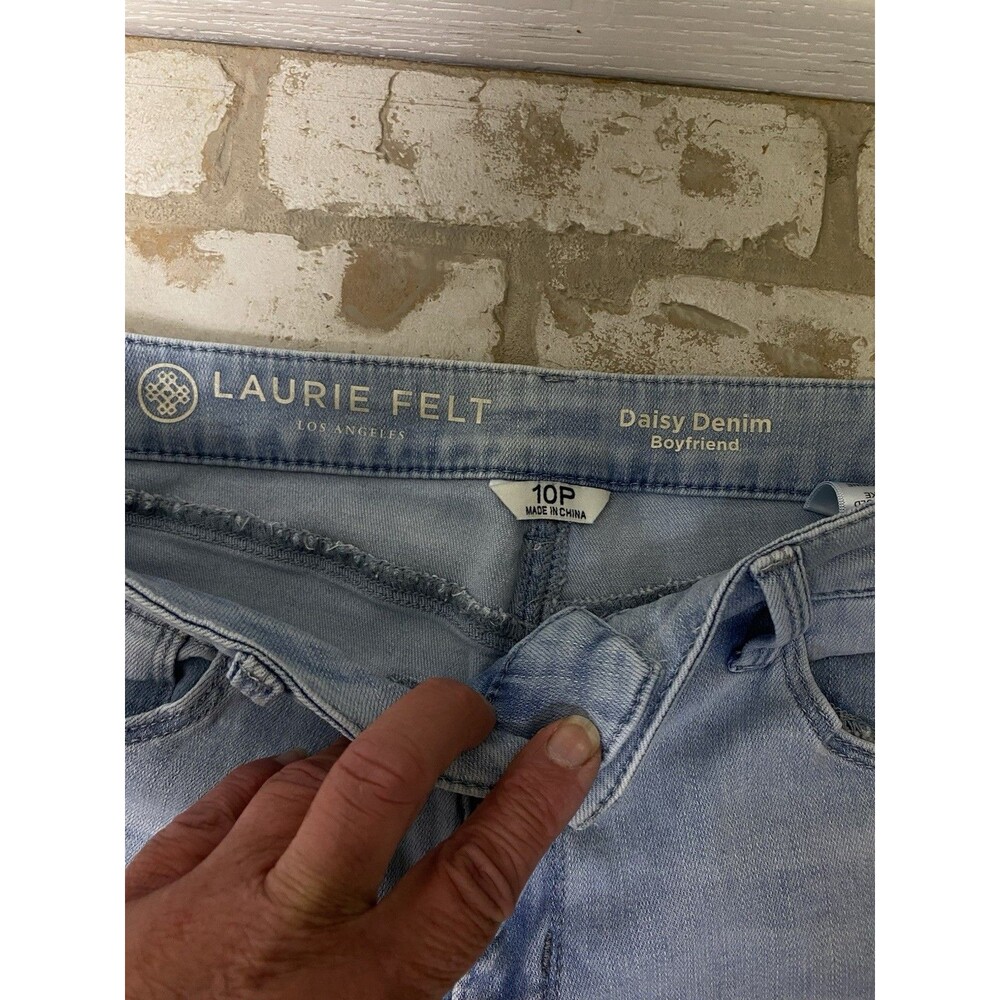 Laurie Felt Women’s Boyfriend Jeans Light Wash Blue Denim Cotton Petite 10P - Picture 2 of 9